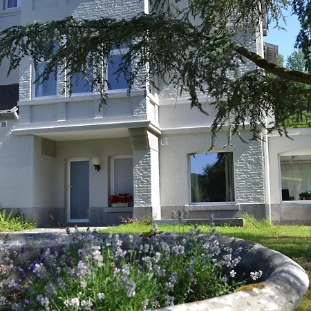 Chateau D'harnoy Bed & Breakfast 3*